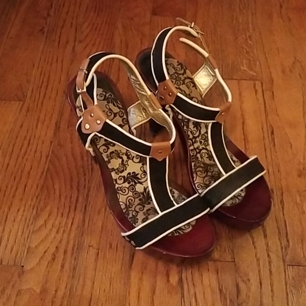 Guess Wooden T strap platform sandals